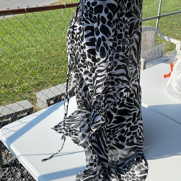 Women’s Cover up - Picture 2 of 6